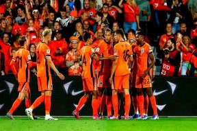 九州体育-欧预赛比赛惊现黑马勇敢挑战传统强队(欧预赛是什么意思)