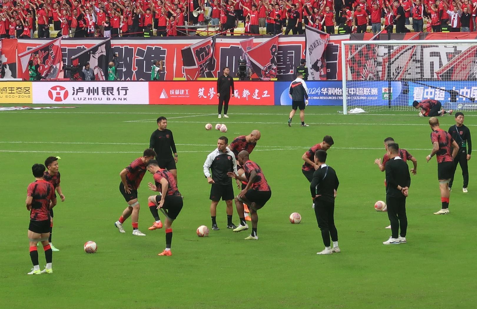 关于足球比赛赛场紧张刺激,球员表现让人惊艳的信息 关于足球比赛赛场紧张刺激,球员表现让人惊艳的信息