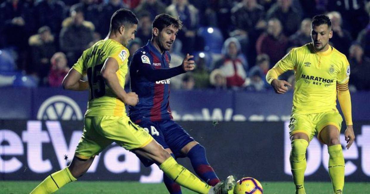 包含格拉纳达战胜巴列卡诺，实现连胜的词条